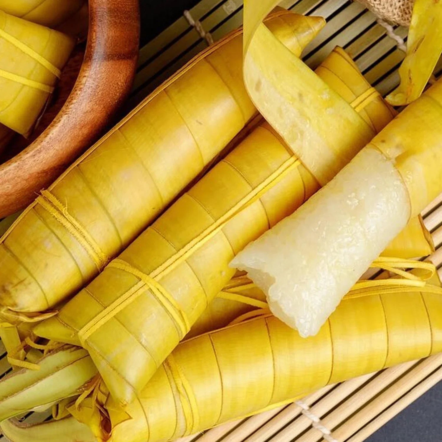 Sticky Rice In Coconut Leaves (SUMAN SA IBOS) - 454g (Frozen)