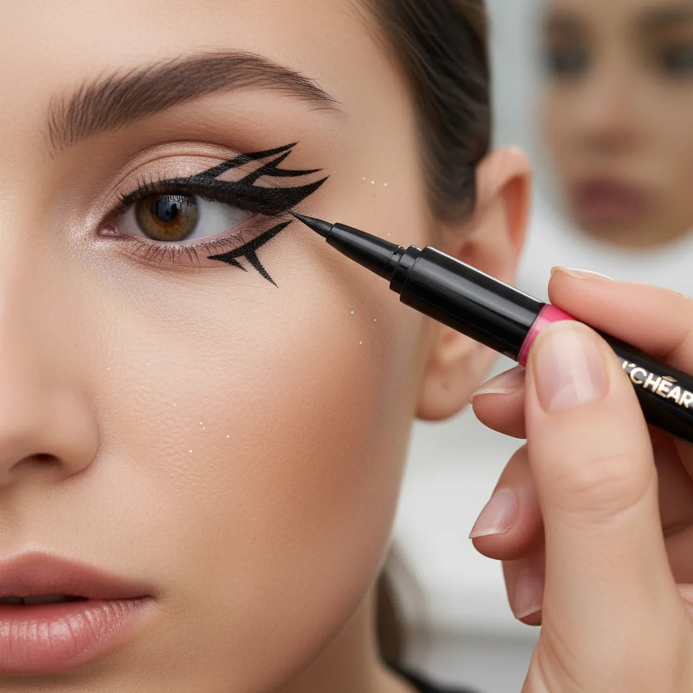 L'Chear Smooth Cool Black Liquid Eyeliner - 1g