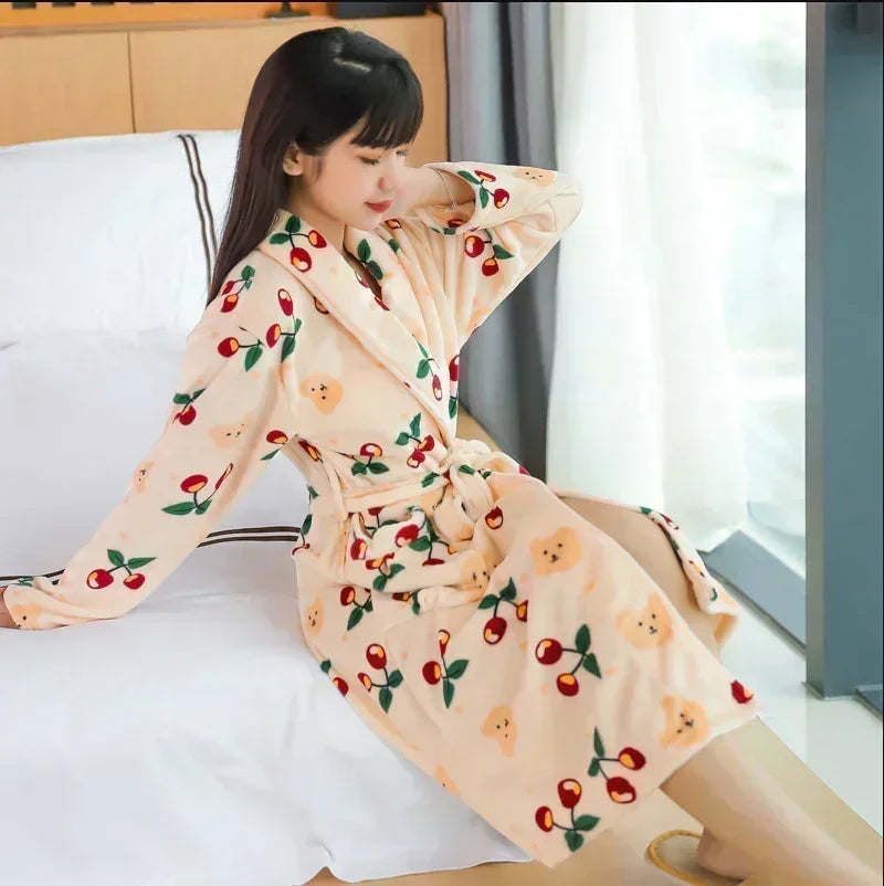 Long Sleeves Comfortable Flannel Bathrobe Coral Fleece