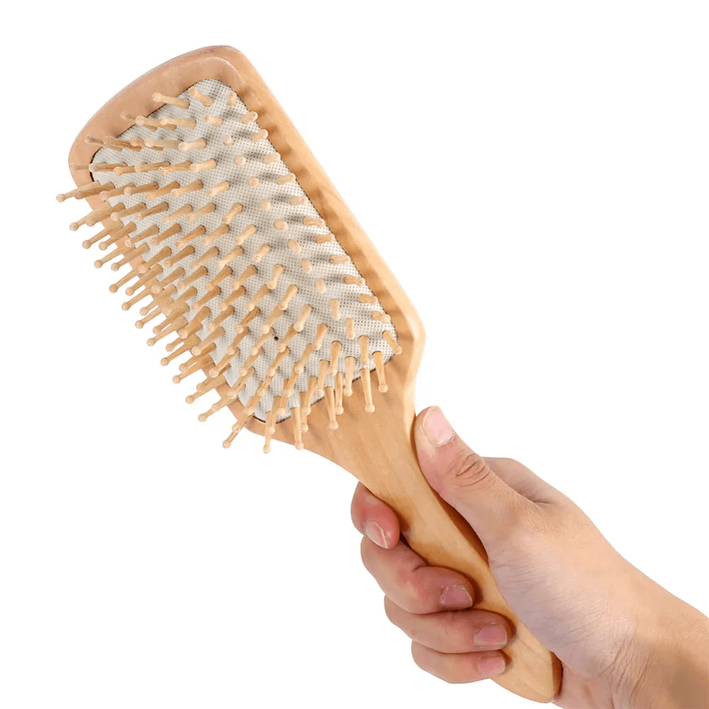 فرشاة شعر هوائية ومشط خشبي