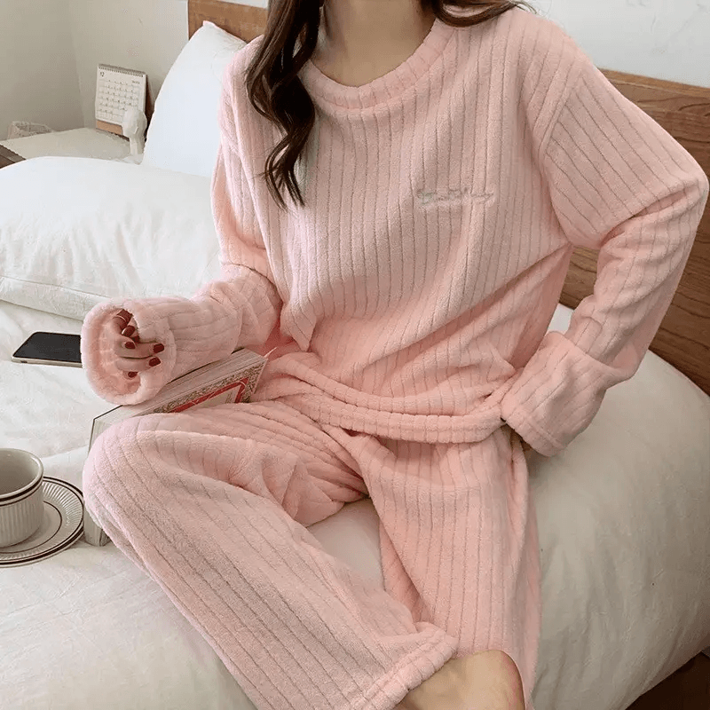 طقم بيجامات نسائية من الصوف المخملي المرجاني - KW03