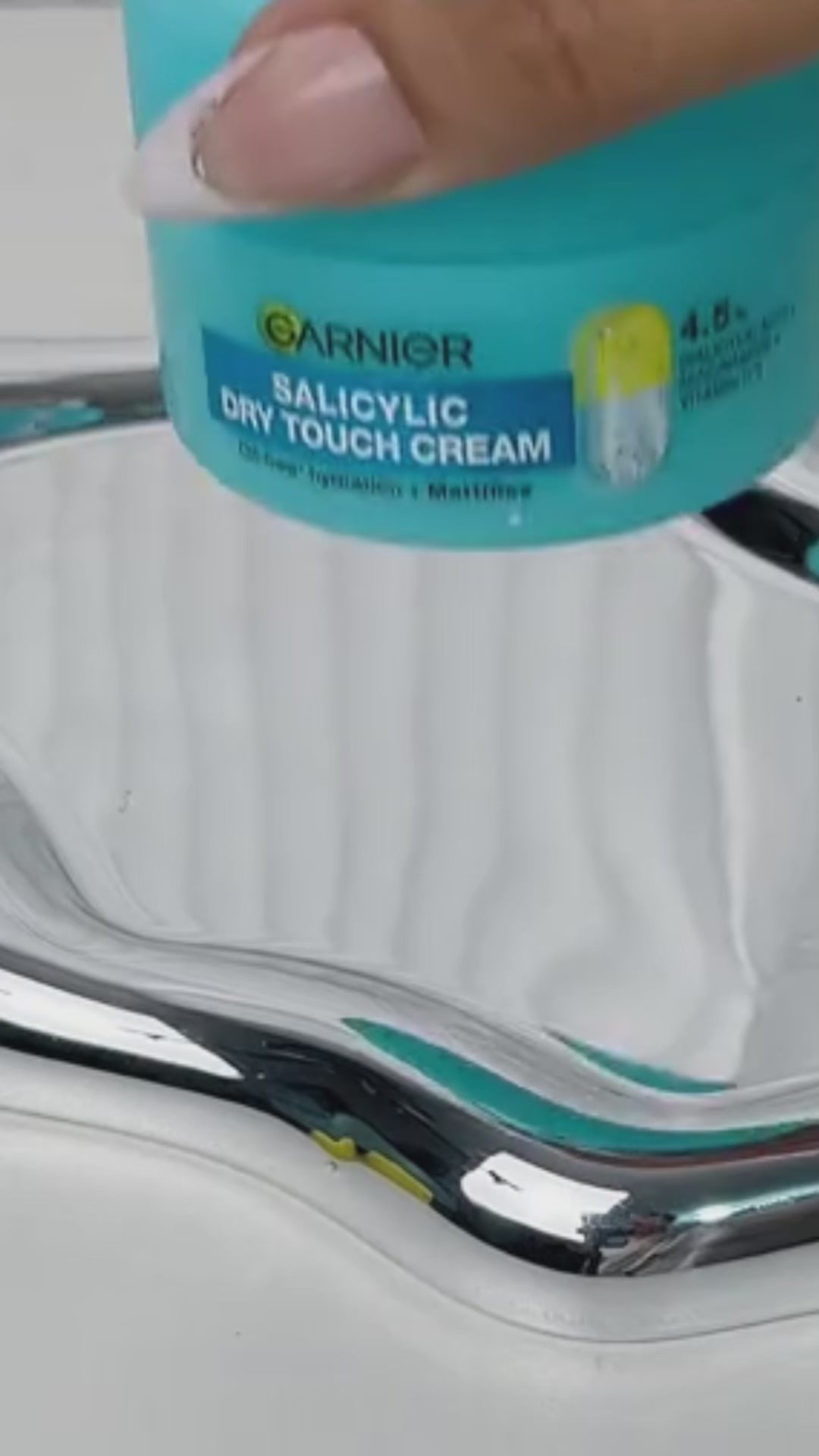 Garnier Salicylic Dry Touch Cream - 30ml